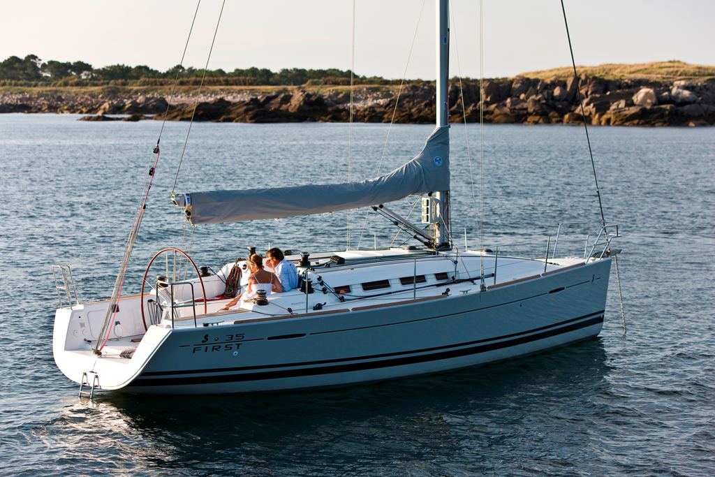 Regattayacht Charteryacht First 35 40